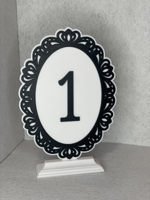 Números de mesa en blanco y negro